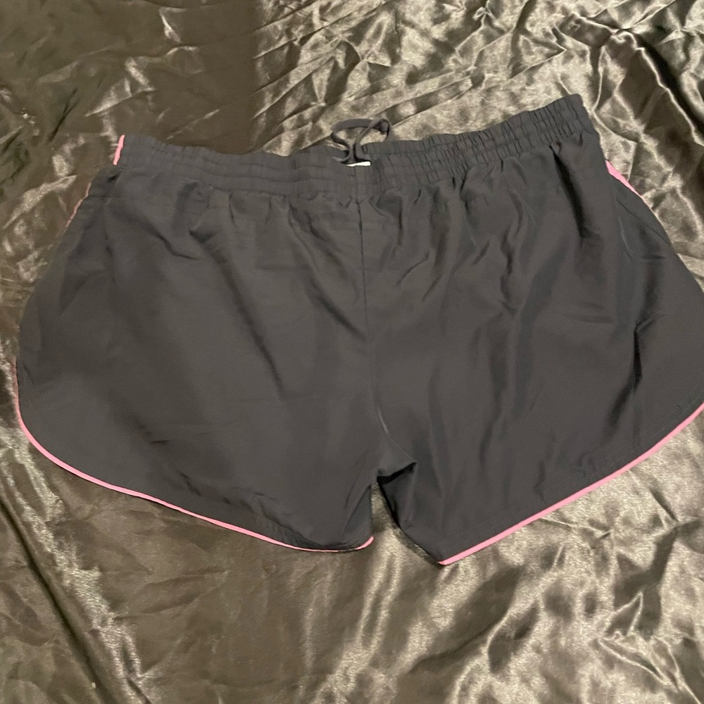 Shorts - Picture 4 of 4